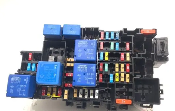 Renault Clio V Fuse box set 243805499R
