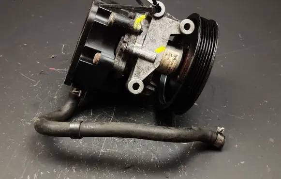 Mercedes-Benz Sprinter W901 W902 W903 W904 Power steering pump 0024667501 6112300115