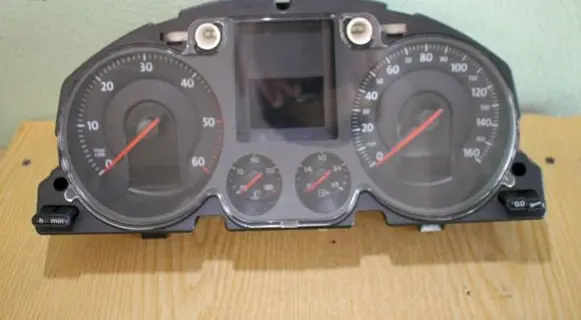 Volkswagen PASSAT B6 Speedometer (instrument cluster) 3C0920960H