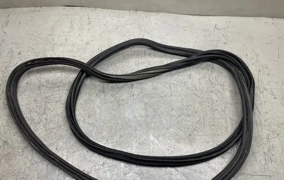 Opel Insignia A Trunk rubber seal (body) 