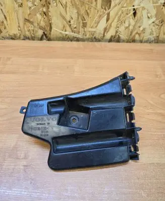 Front bumper mounting bracket