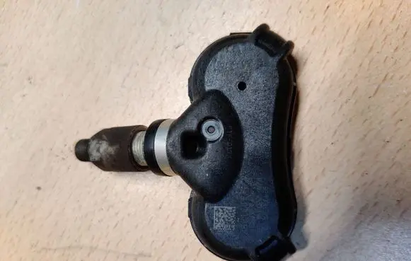Hyundai ix35 Tire pressure sensor 529333M000