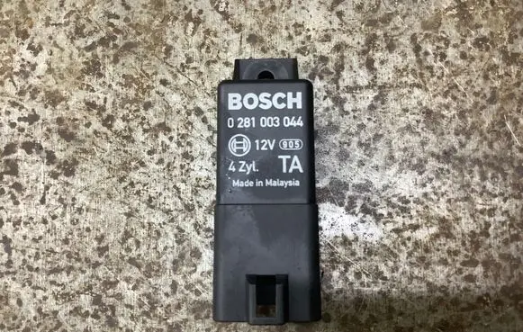 Honda Civic Glow plug pre-heat relay 0281003044
