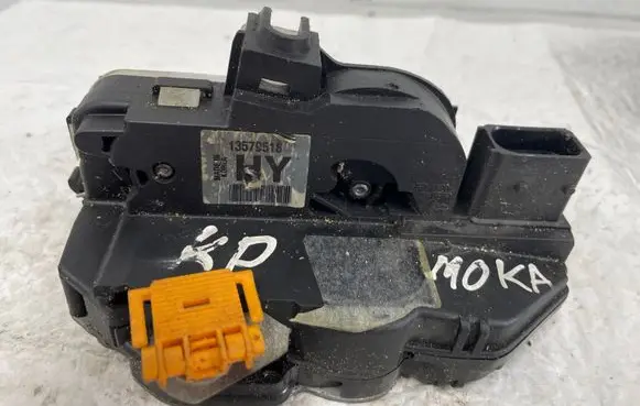Opel Mokka X Front door lock 13579518