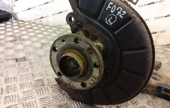 Skoda Yeti (5L) Front wheel hub spindle knuckle