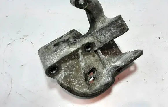 Volvo V40 Engine mounting bracket 31359638