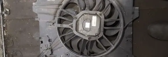 Volvo XC70 Radiator cooling fan shroud 093682