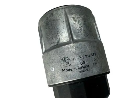 BMW 3 E30 Oil filter mounting bracket 1744583