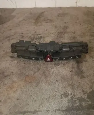 Mercedes-Benz S W220 Hazard light switch 2208217658