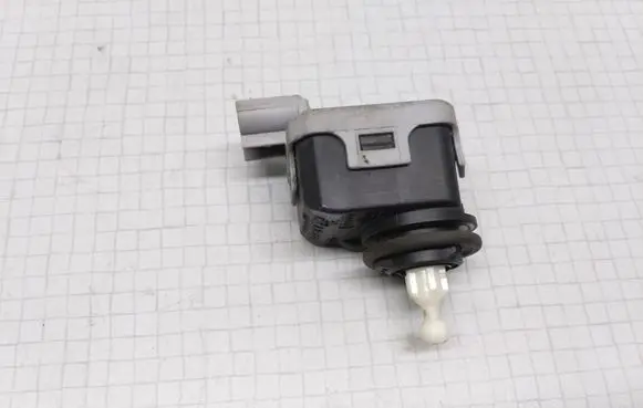 Opel Astra G Headlight level adjustment motor 90590665