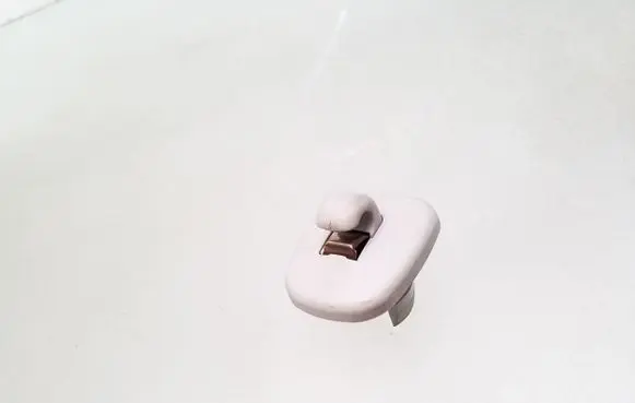Sun visor clip/hook/bracket