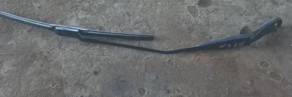 Volvo V70 Front wiper blade arm 31276003