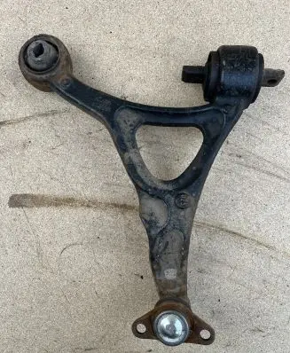 Volvo XC90 Front lower control arm/wishbone 8646614