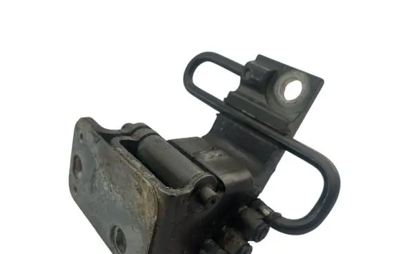 Volkswagen Touareg I Front door lower hinge 7L0831412A