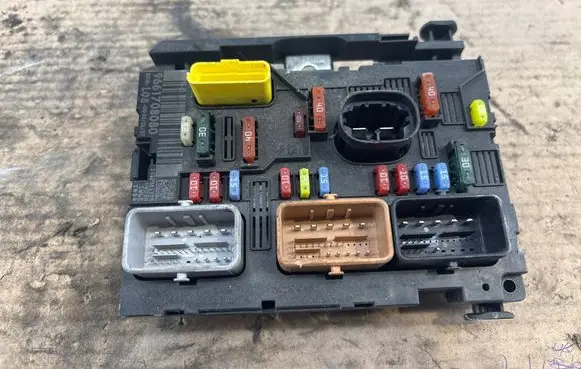 Citroen C4 I Picasso BSM Control unit 9661708080 12861309