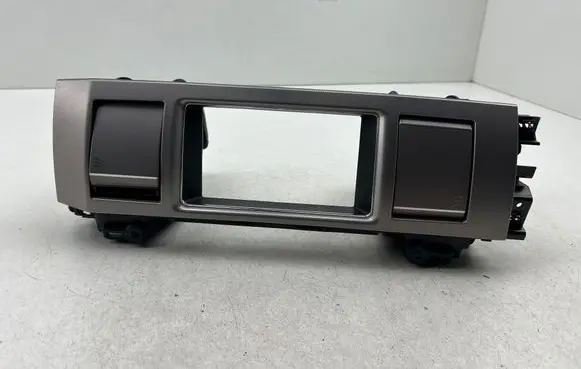 Jaguar XF X250 Dash center air vent grill 8X2319K617AH 09DF 06619