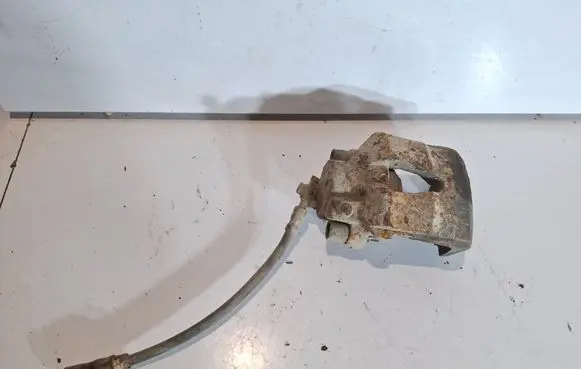 Volkswagen Golf V Front brake caliper