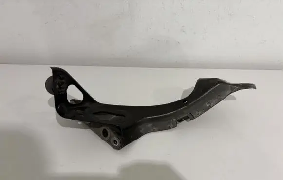 Audi A6 C7 Fender mounting bracket 4G0805816