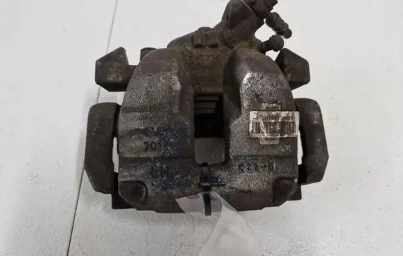 Peugeot 3008 II Front brake caliper