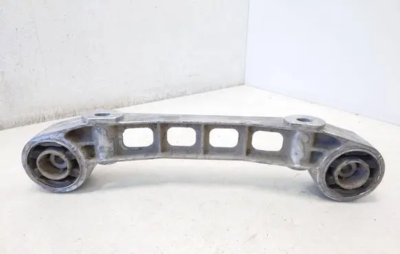 Mercedes-Benz Vito Viano W639 Rear differential/diff mount bracket A6393530347 6393530347