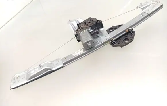 Dacia Sandero II Front door window regulator with motor 807213282R