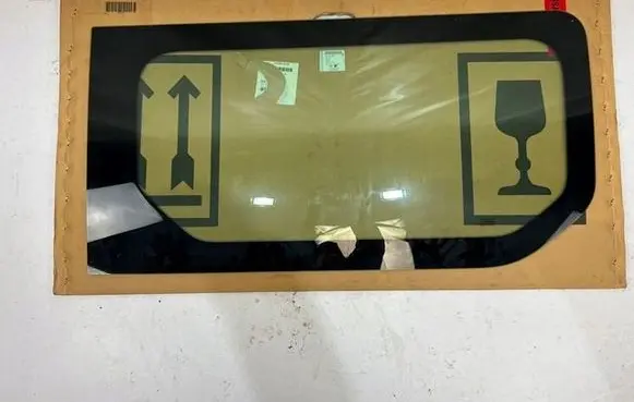 Opel Vivaro Rear side window 93867836