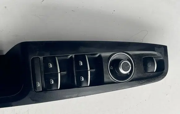 Alfa Romeo Giulia Electric window control switch 01561291690 02127