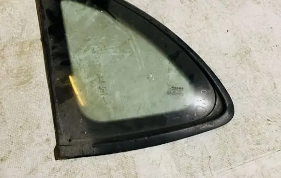 Nissan Almera Tino Rear side window