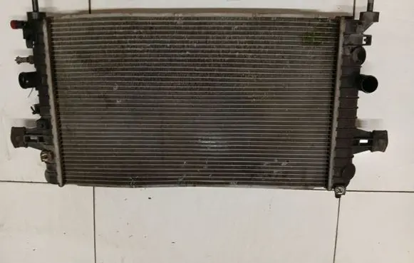 Opel Astra H Coolant radiator 