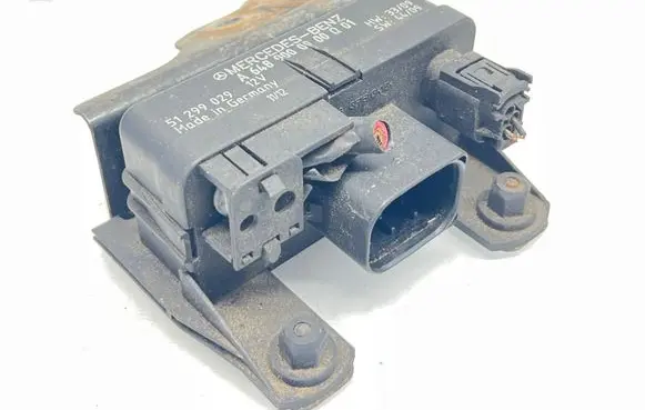 Mercedes-Benz E W211 Glow plug pre-heat relay A6489000000