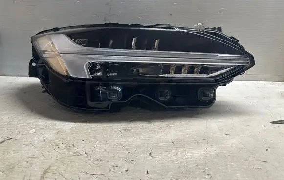 Volvo S90, V90 Headlight/headlamp 32228677