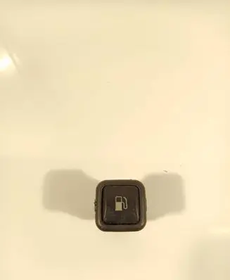 Volkswagen PASSAT B5 Fuel tank opening switch 3B0959833A