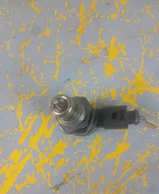 Audi A6 S6 C6 4F Fuel pressure regulator 057130764B