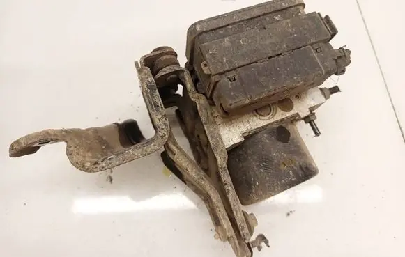 Volkswagen Golf VI ABS Pump 1K0907379BE