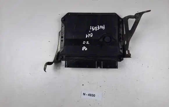 Toyota Avensis T270 Engine control unit/module 8966105D22