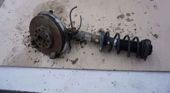 Volkswagen Touran I Front wheel hub spindle knuckle