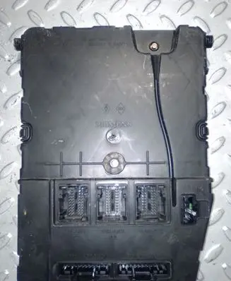 Renault Scenic II - Grand scenic II Relay mounting block 8200351184 S118400250C