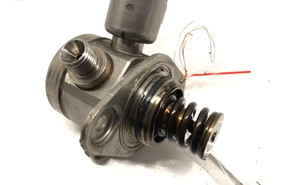 BMW 7 F01 F02 F03 F04 Fuel injection high pressure pump 7595350