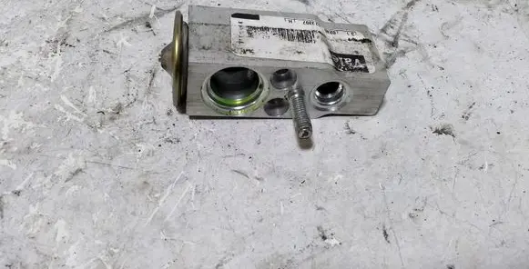 Air conditioning (A/C) expansion valve