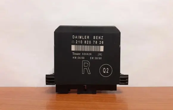 Mercedes-Benz E W210 Door control unit/module 2108207826 3287
