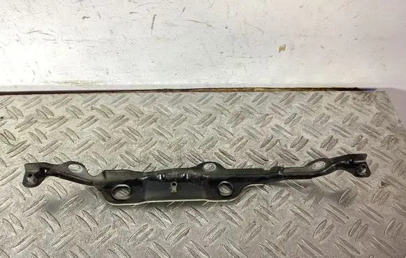 Fender mounting bracket