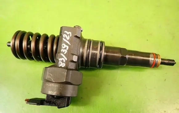 Volkswagen PASSAT B5 Fuel injector 0414720007 038130073F