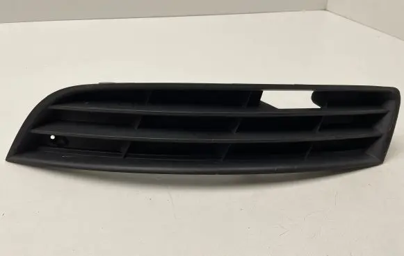 Volkswagen PASSAT B6 Front bumper lower grill 3c0853665