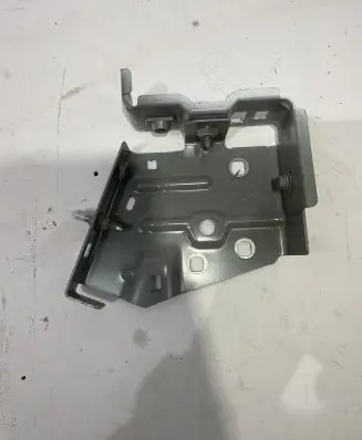 Renault Master III Fender mounting bracket 631429931R