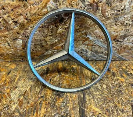 Mercedes-Benz E W124 Manufacturer badge logo/emblem 