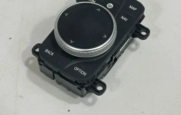 Head unit multimedia control