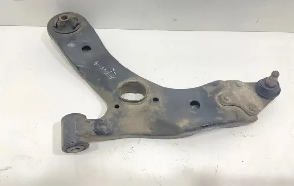 Toyota Avensis T270 Front lower control arm/wishbone