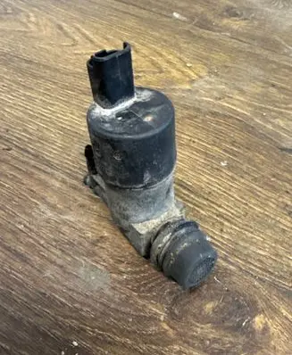 Renault Master III Windscreen/windshield washer pump 9641553880