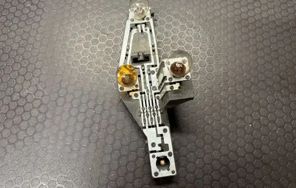 Renault Laguna II Tail light bulb cover holder 2347 P215W PY21W