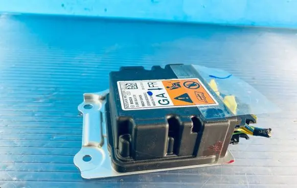 Nissan Leaf I (ZE0) Airbag control unit/module 988205SH0B 0285014170